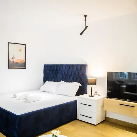 Matisse No17 - Center * Tirana